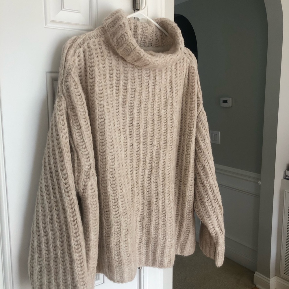 New w Tag: Free People Fluffy Fox Sweater. Size Large